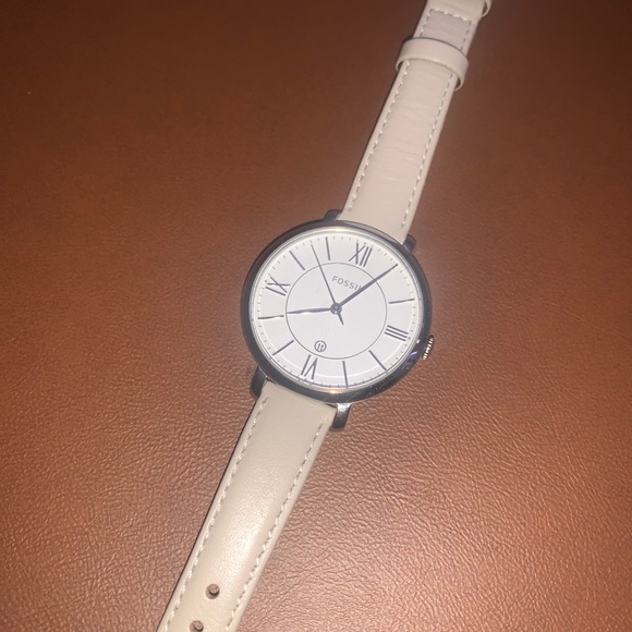 ❌SOLD❌Fossil Jacqueline Beige Leather Watch - Picture 4 of 6
